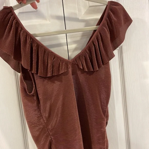 Express Ruffled Top - Picture 4 of 8